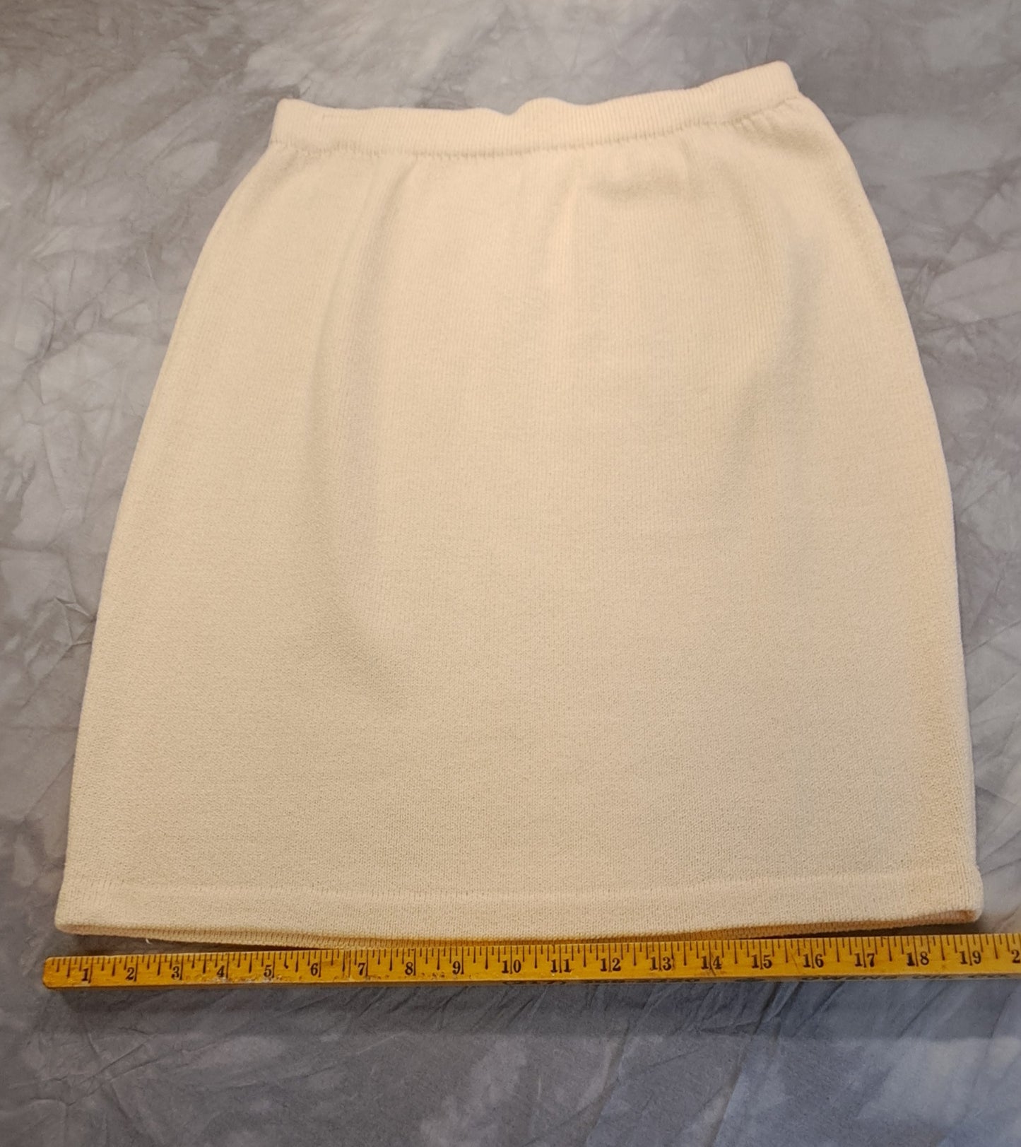 ST. JOHN MARIE GRAY COLLECTION Cream Santana Knit Pencil Skirt Size 12 Vintage