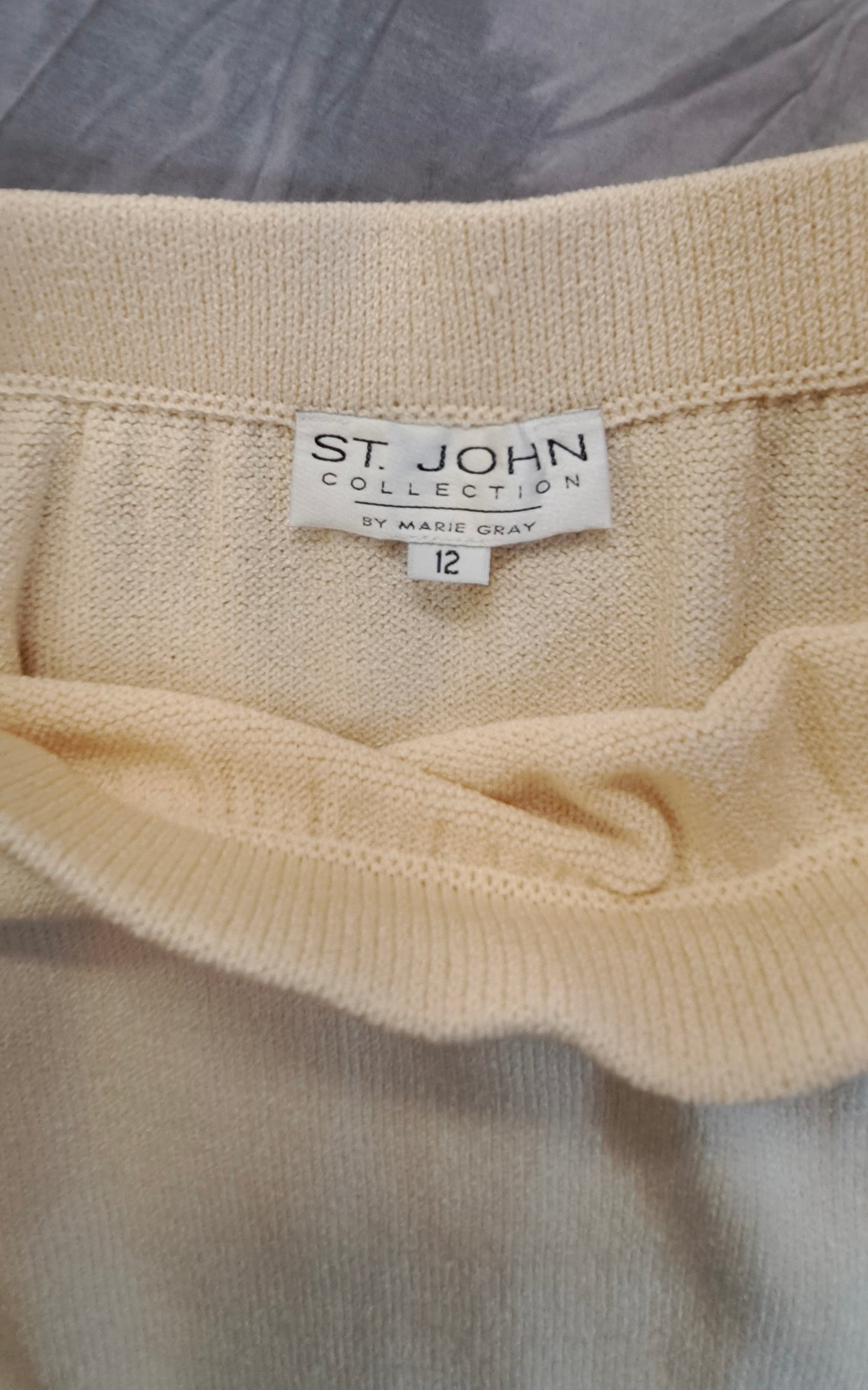 ST. JOHN MARIE GRAY COLLECTION Cream Santana Knit Pencil Skirt Size 12 Vintage