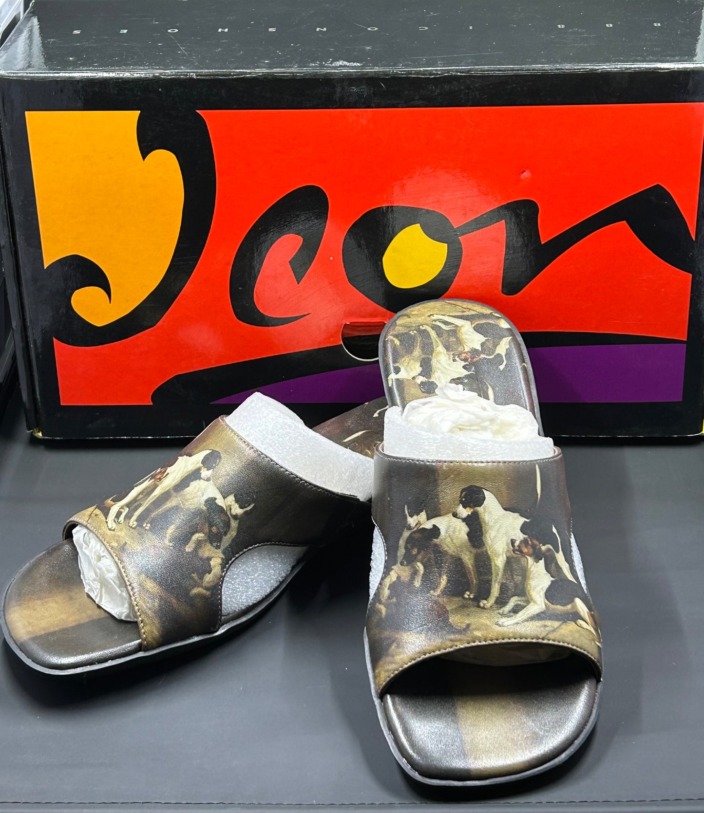 ICON Women’s Wearable Art Puckeridge Foxhounds Dog Print Low Heel Slide Leather Sandals