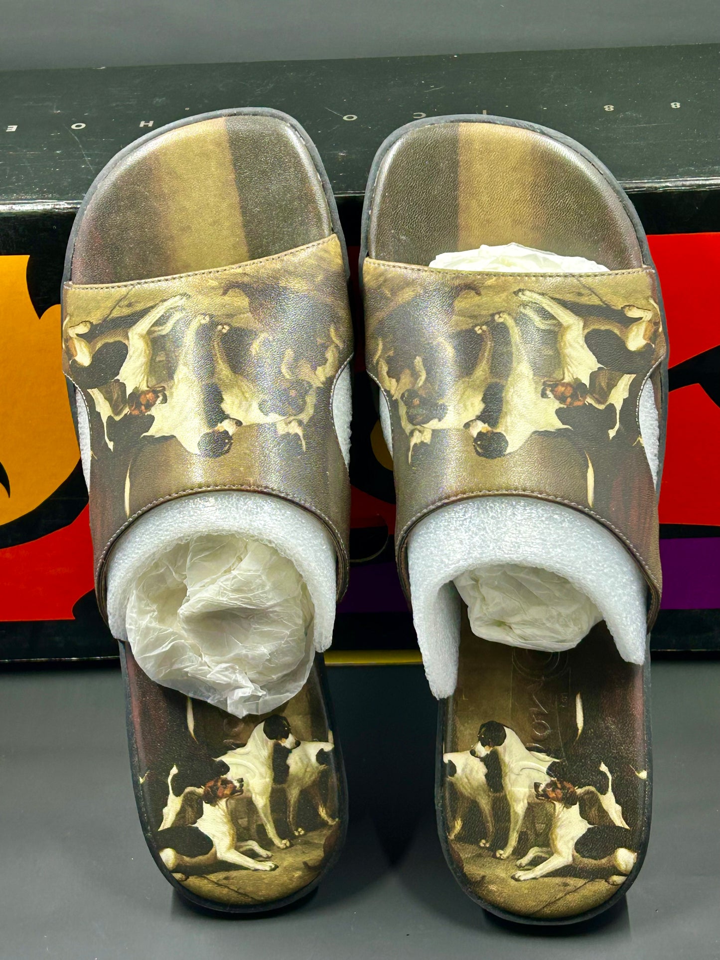 ICON Women’s Wearable Art Puckeridge Foxhounds Dog Print Low Heel Slide Leather Sandals