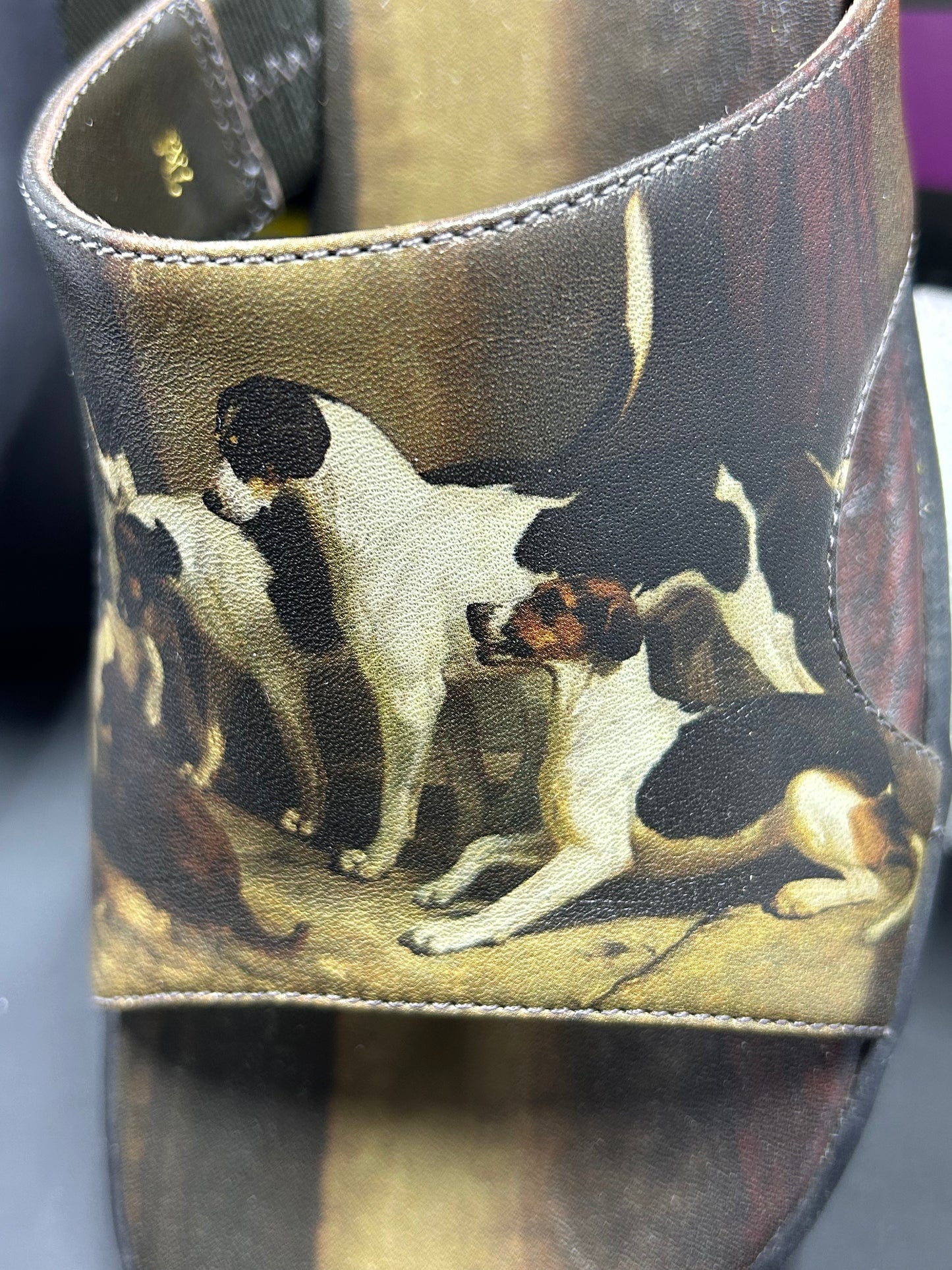 ICON Women’s Wearable Art Puckeridge Foxhounds Dog Print Low Heel Slide Leather Sandals