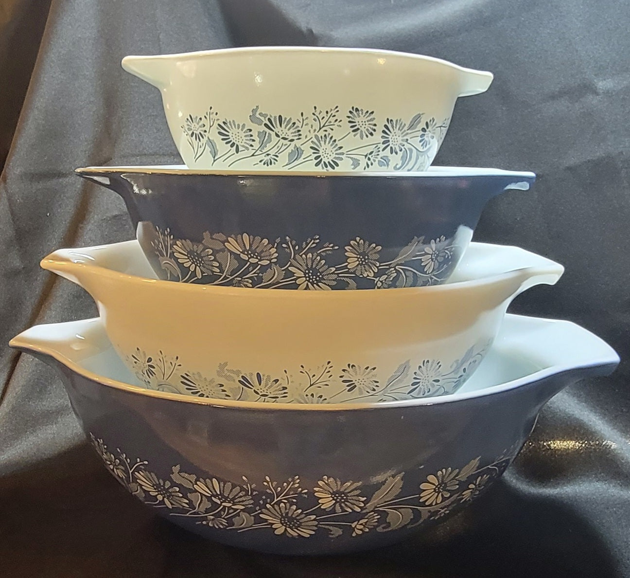 Vintage Pyrex Colonial Bowl Set