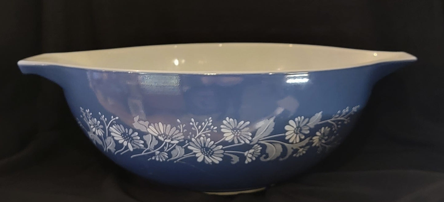 Vintage Pyrex Colonial Bowl Set