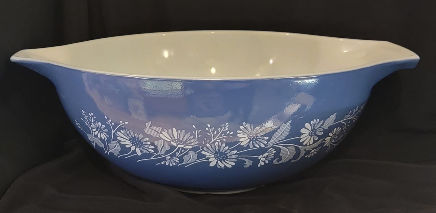 Vintage Pyrex Colonial Bowl Set