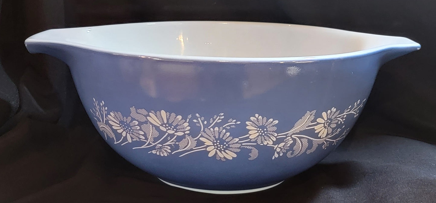 Vintage Pyrex Colonial Bowl Set