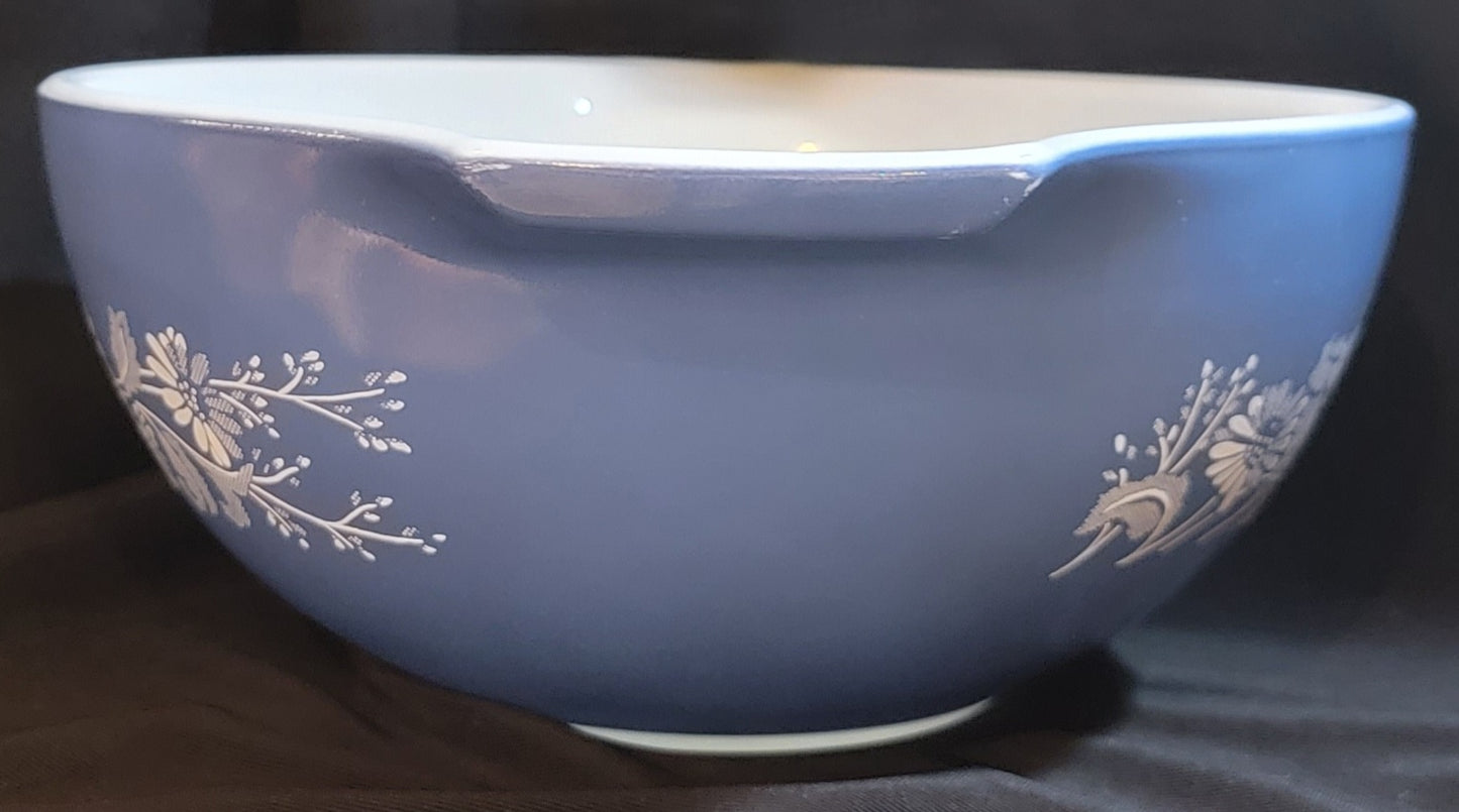 Vintage Pyrex Colonial Bowl Set