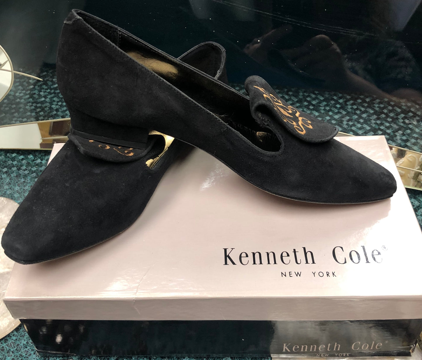 Vintage 90’s Kenneth Cole Black Suede Shoes With Embroidering