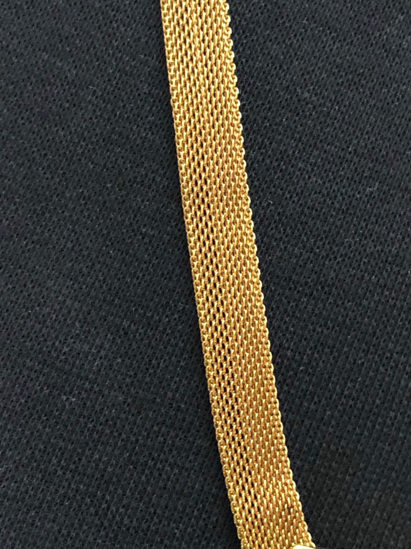 Signed TRIFARI tm Vintage Gold Tone Mesh Chain Onyx Black Retro Necklace