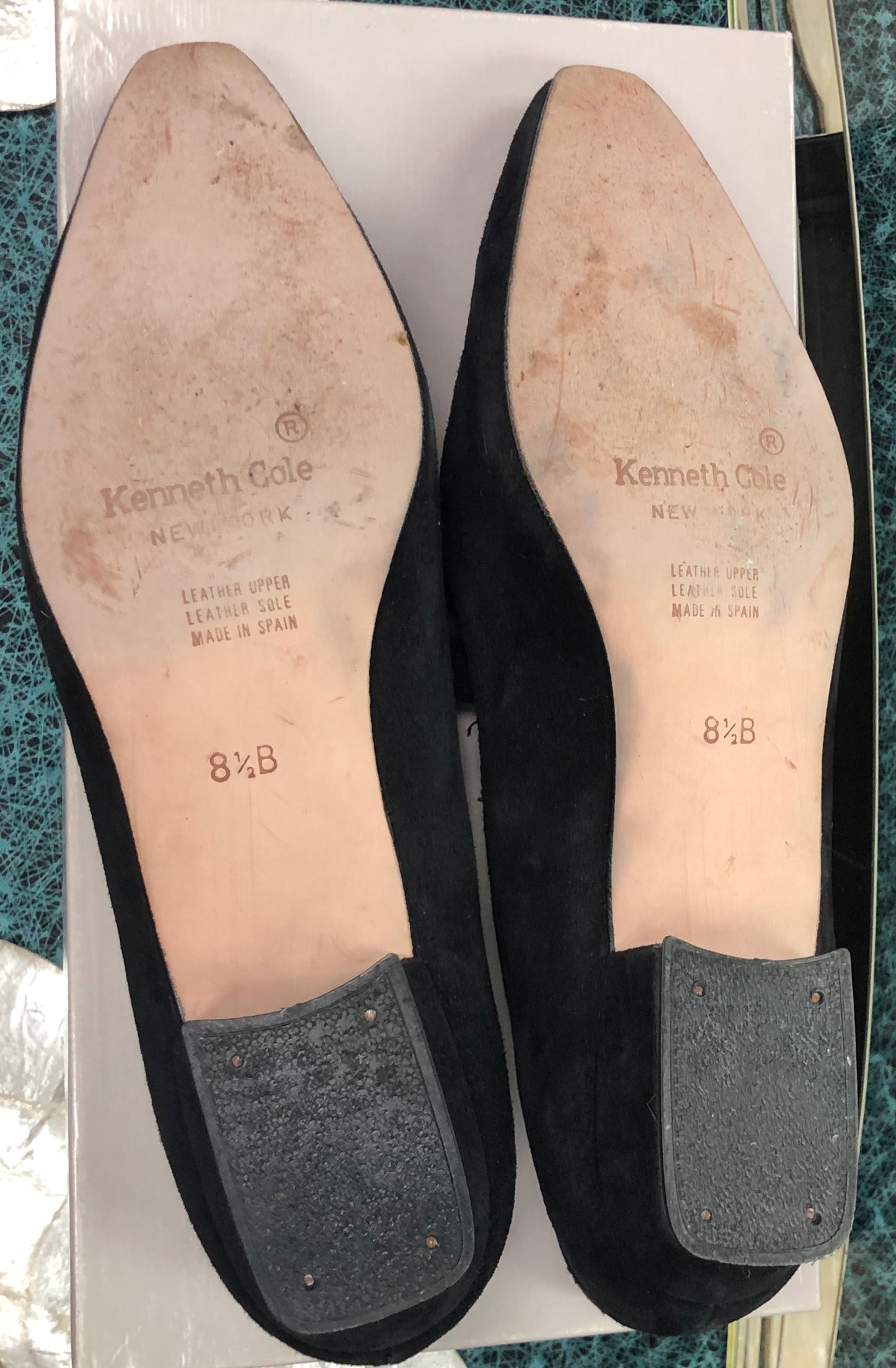 Vintage 90’s Kenneth Cole Black Suede Shoes With Embroidering
