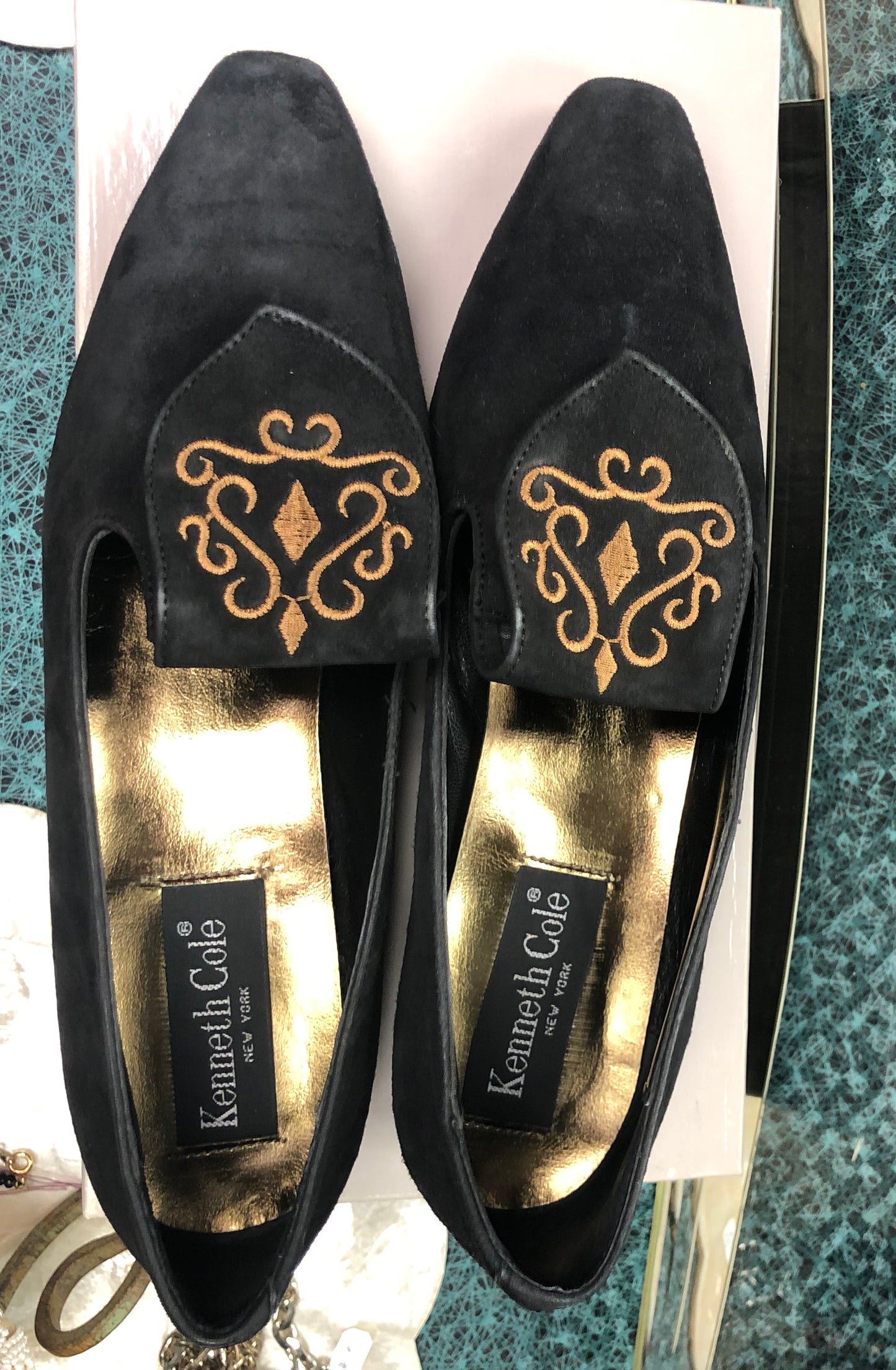Vintage 90’s Kenneth Cole Black Suede Shoes With Embroidering
