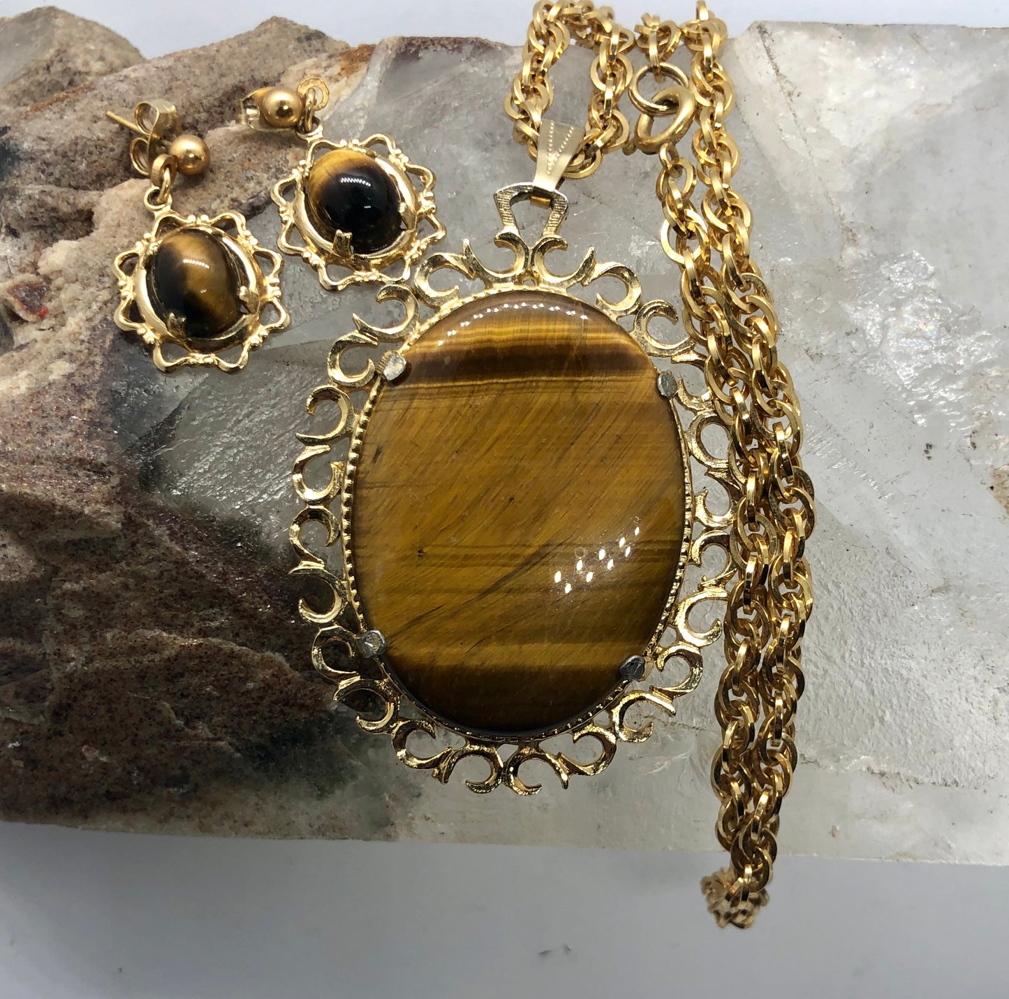 Tiger Eye Cameo Medallion Gold Tone Necklace & Earring Set