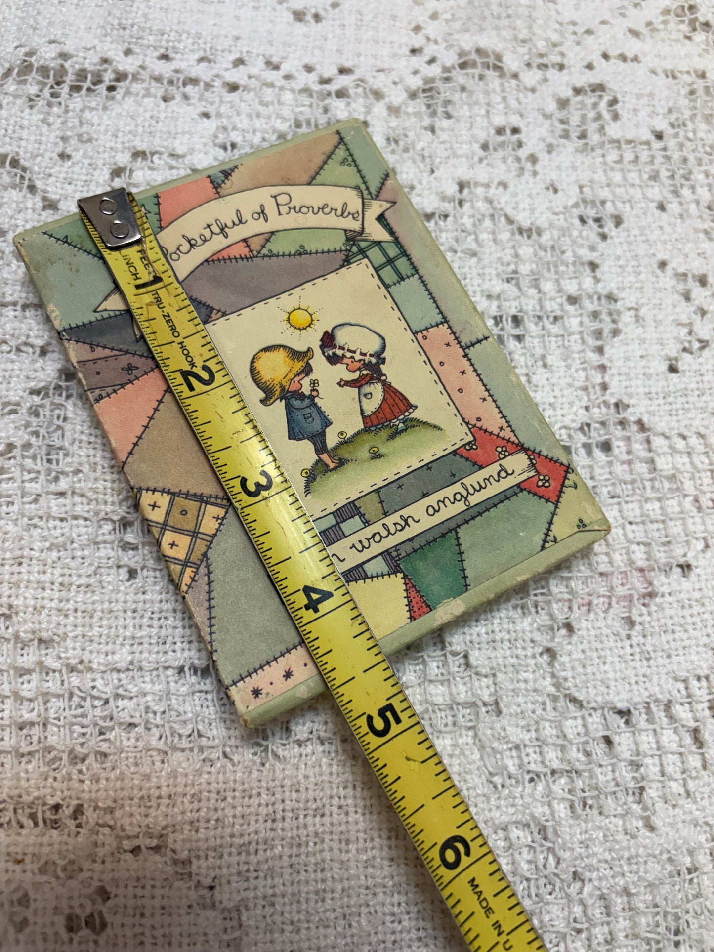 A Pocketful of Proverbs by Joan Walsh Anglund book