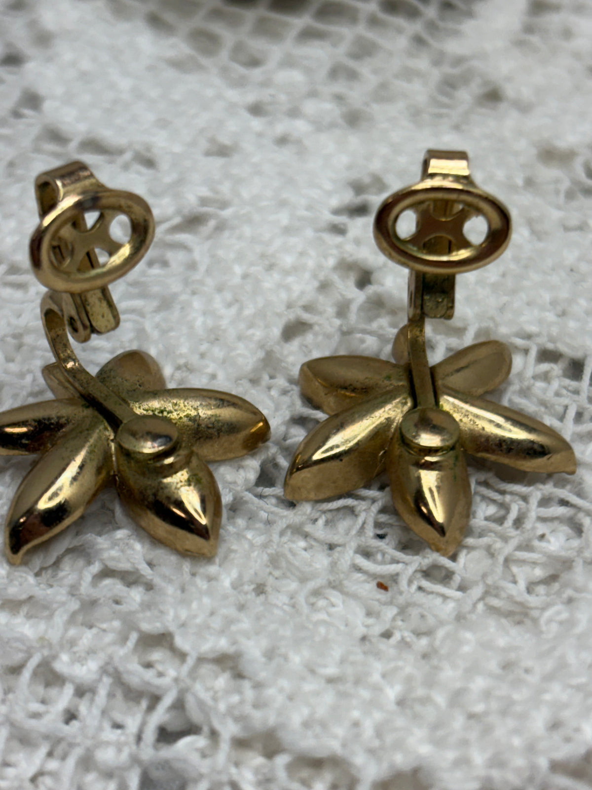 Crown Trifari Gold toned flower Brooch & Clip on Earrings set