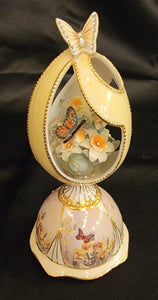 Ardleigh Elliott "Daffodil Fields" by Lena Liu Heirloom Porcelain Musical Egg