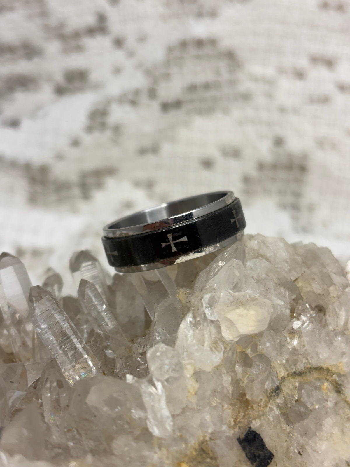 Cross design Men’s sized 13 ring