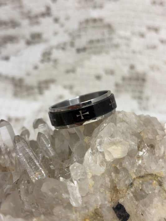 Cross design Men’s sized 13 ring
