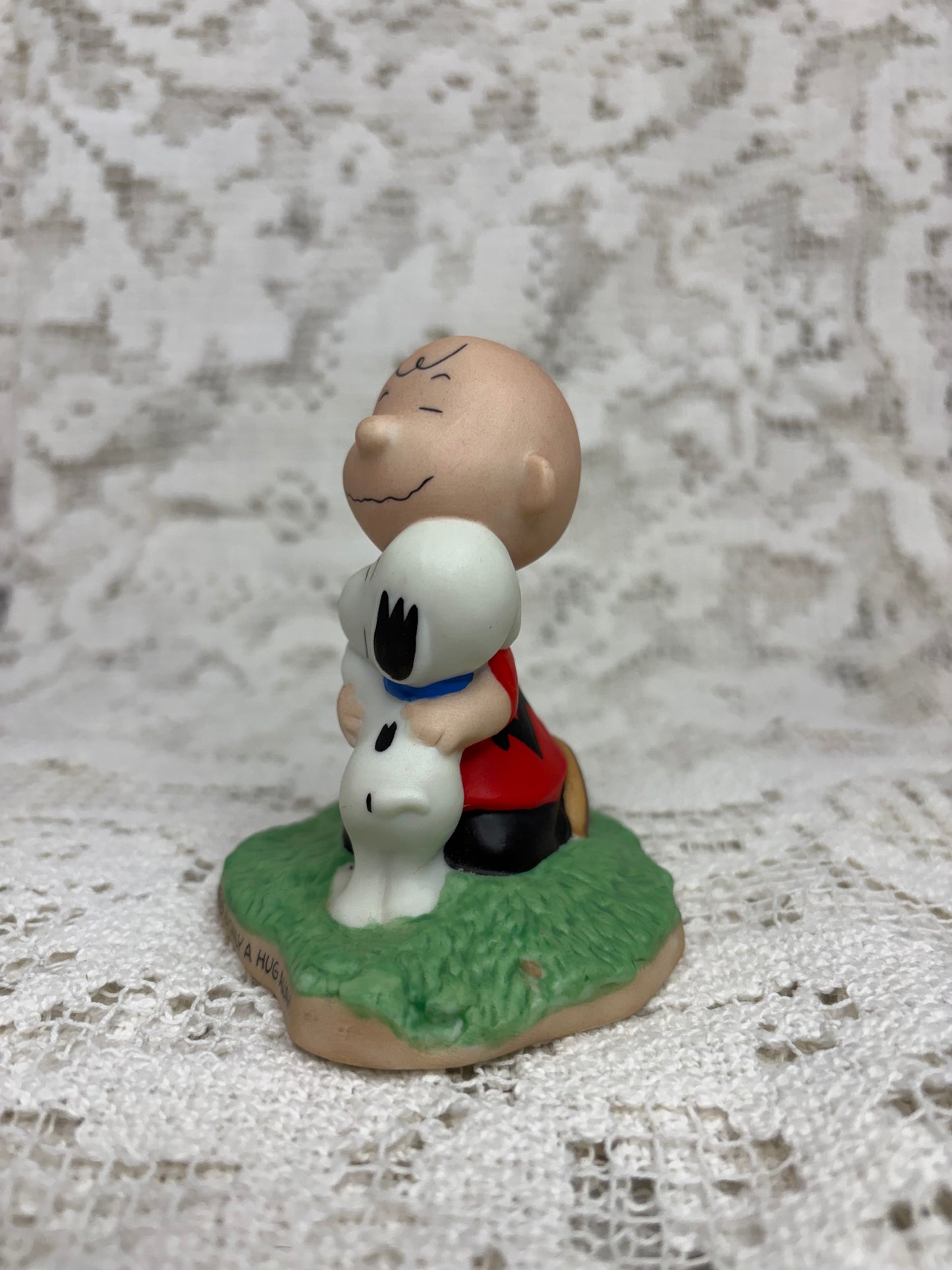 Hallmark Keepsake Collection Peanuts Gallery “Hugs” Figurine Snoopy & Charlie