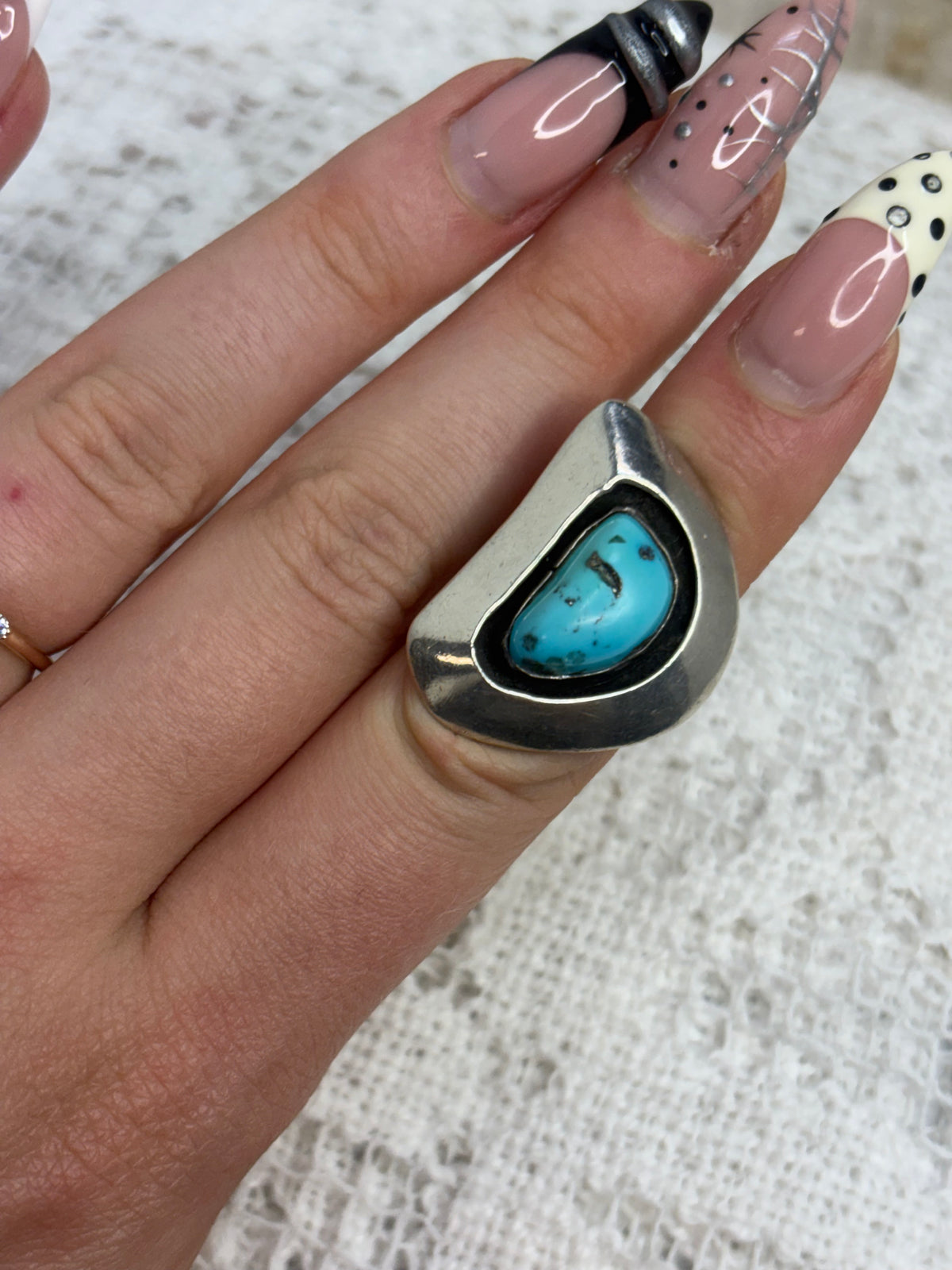 Vintage Navajo Sterling silver & Turquoise size 6 Shadowbox Ring
