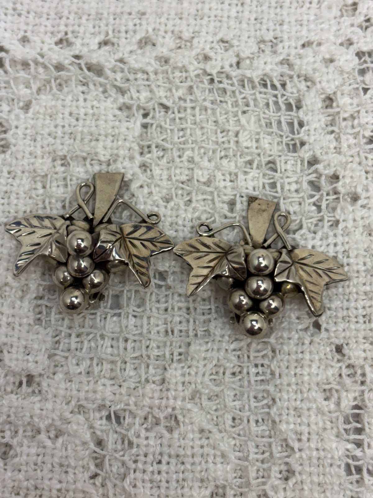 Taxco Sterling Silver Grape clip on Earrings TV-125