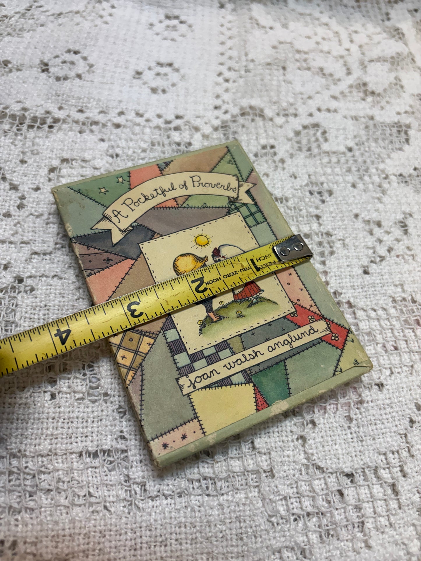 A Pocketful of Proverbs by Joan Walsh Anglund book