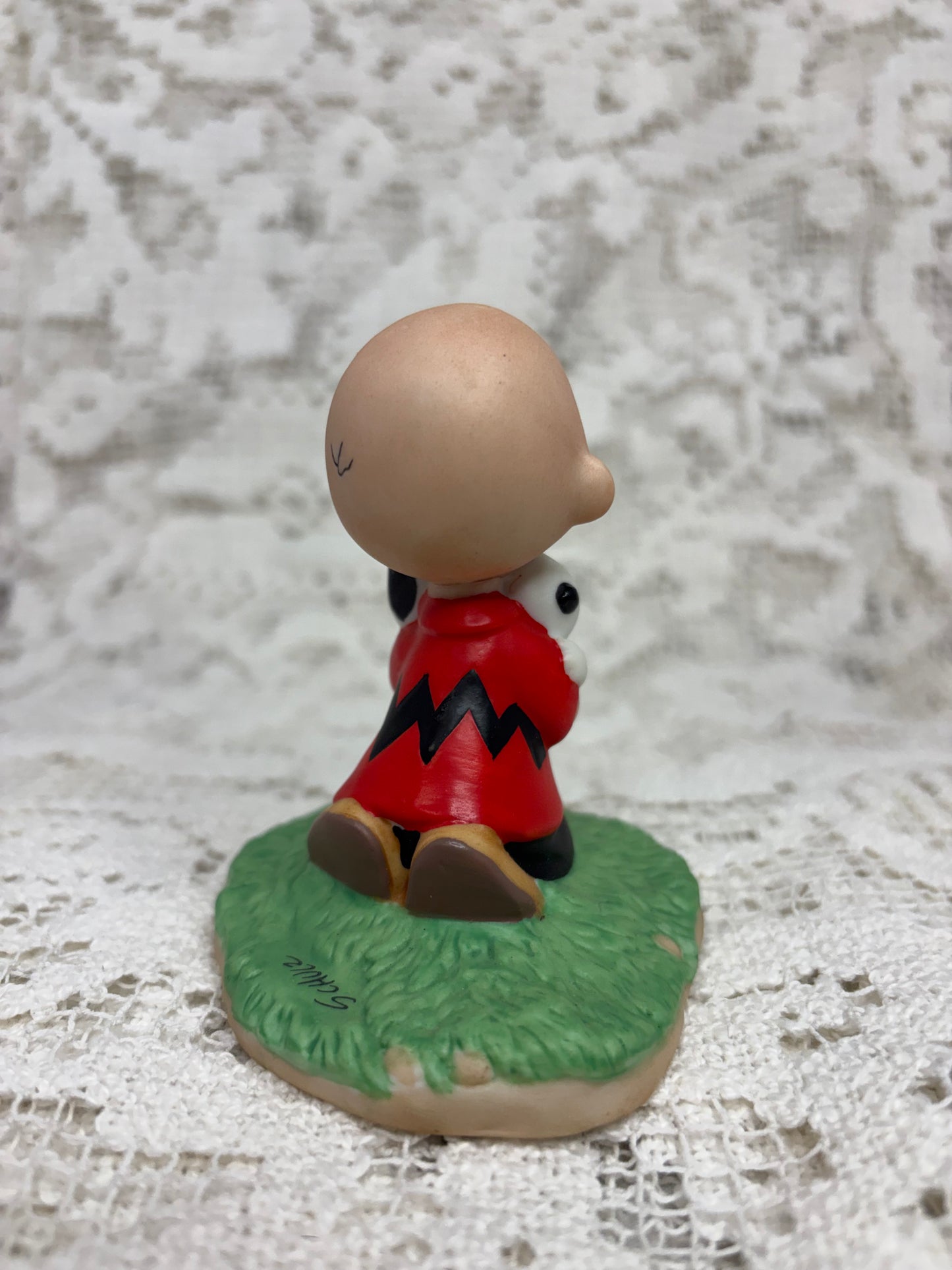 Hallmark Keepsake Collection Peanuts Gallery “Hugs” Figurine Snoopy & Charlie