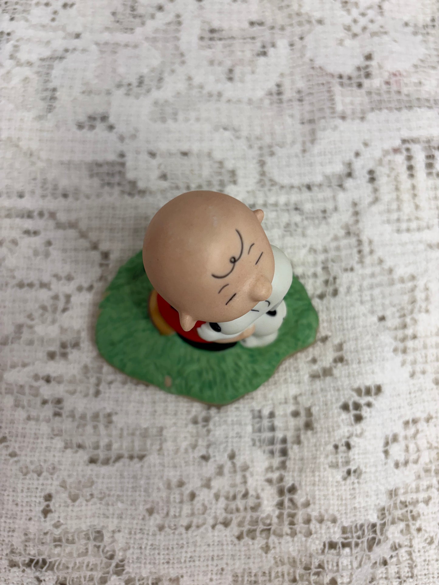 Hallmark Keepsake Collection Peanuts Gallery “Hugs” Figurine Snoopy & Charlie