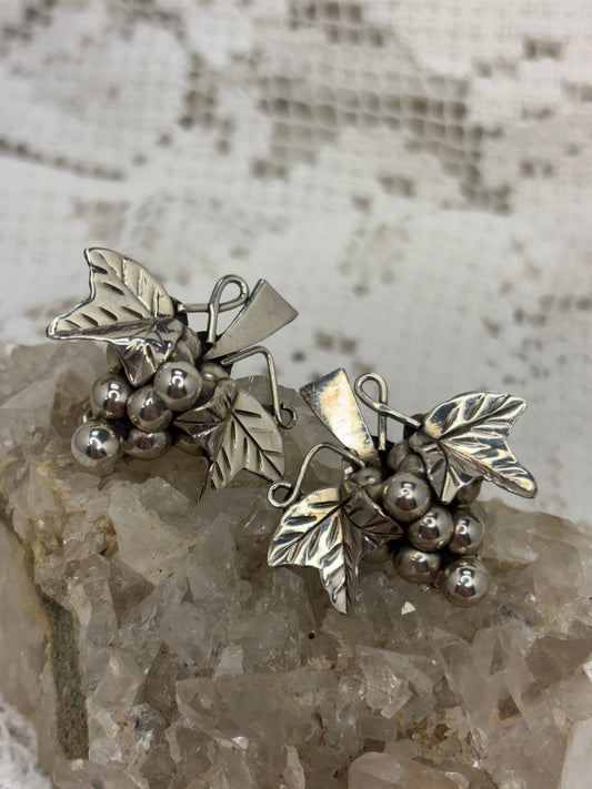Taxco Sterling Silver Grape clip on Earrings TV-125