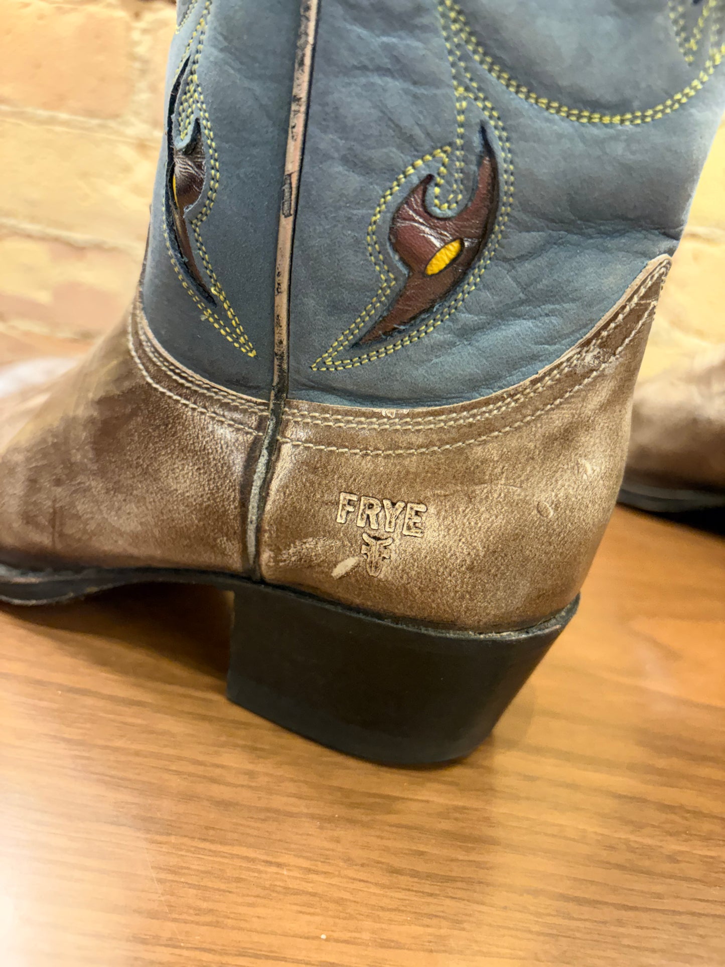 FRYE Tooled Inlaid Snip-toe Cowboy Boots 6