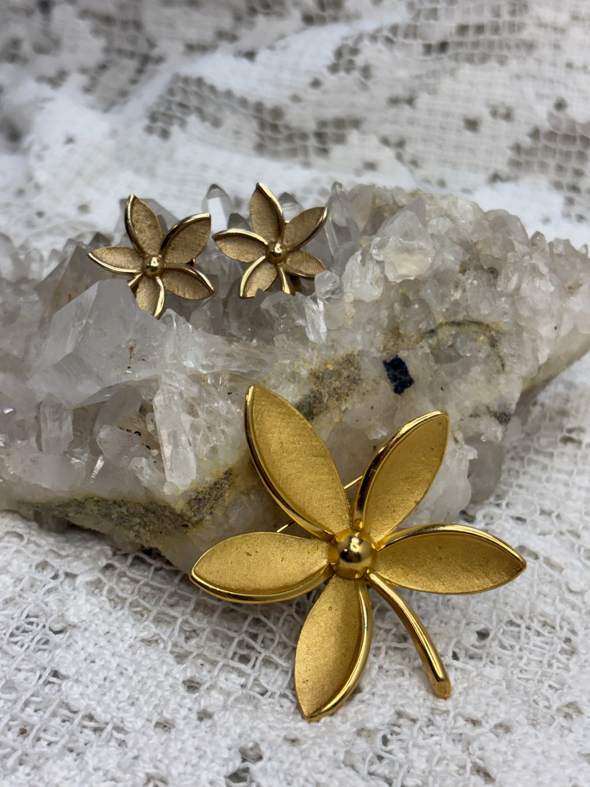 Crown Trifari Gold toned flower Brooch & Clip on Earrings set