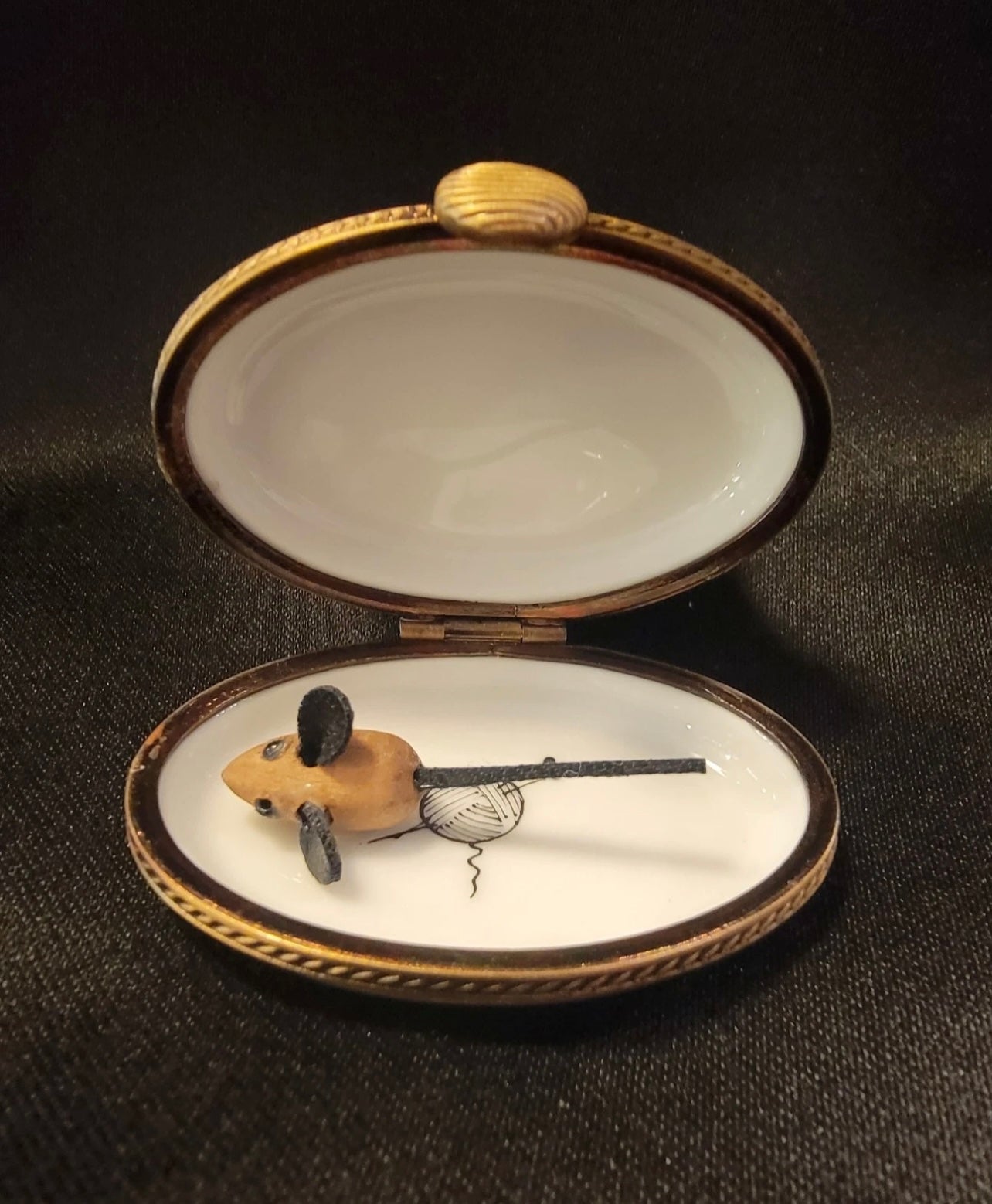 Vintage Limoges Handpainted Cat With Mouse Trinket Box