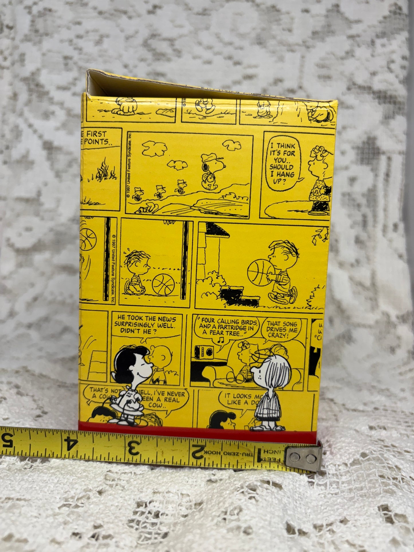 Hallmark Keepsake Collection Peanuts Gallery “Hugs” Figurine Snoopy & Charlie
