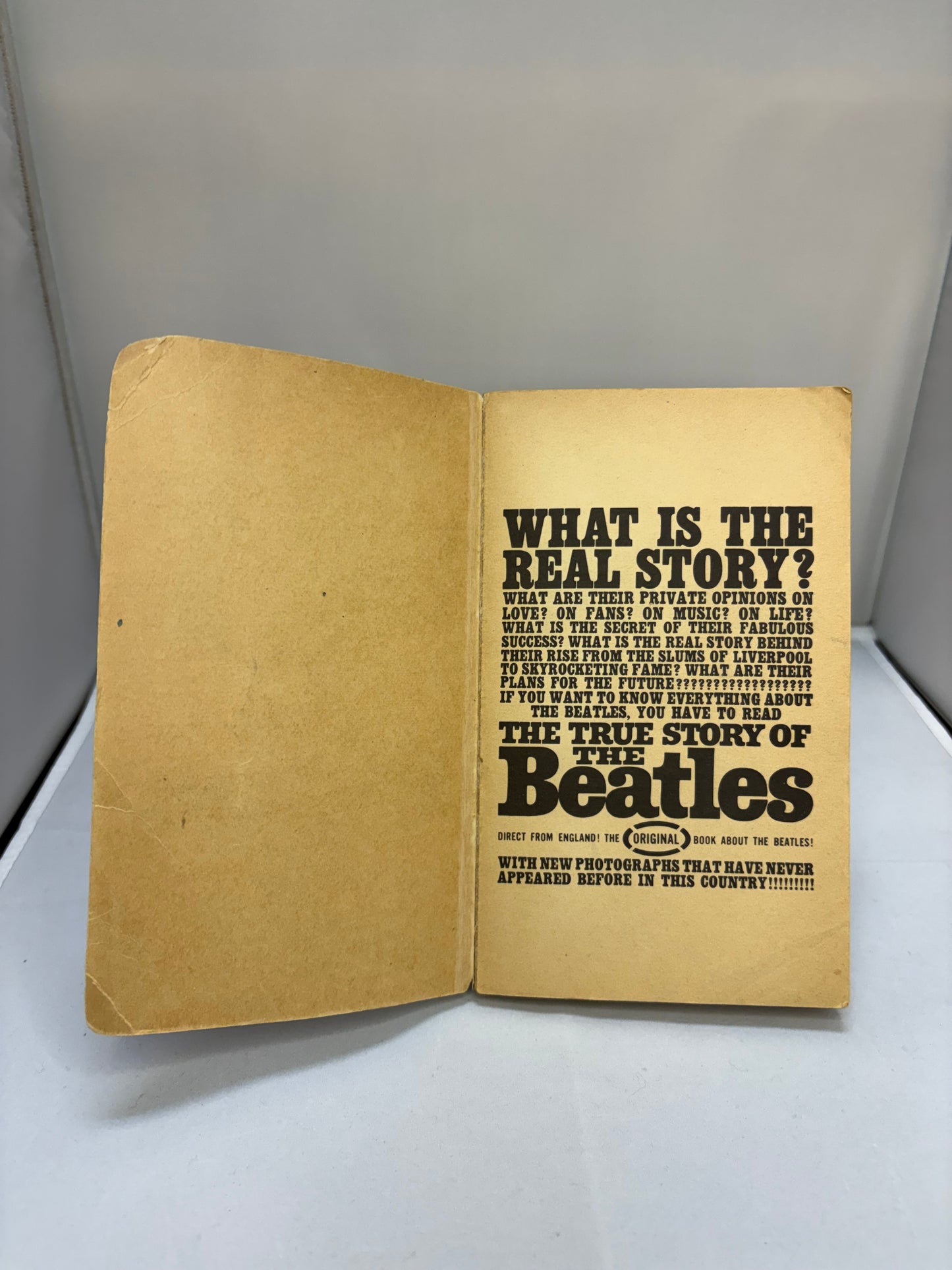 The True Story Of The Beatles paperback Bantan books first edition HZ2850 1964