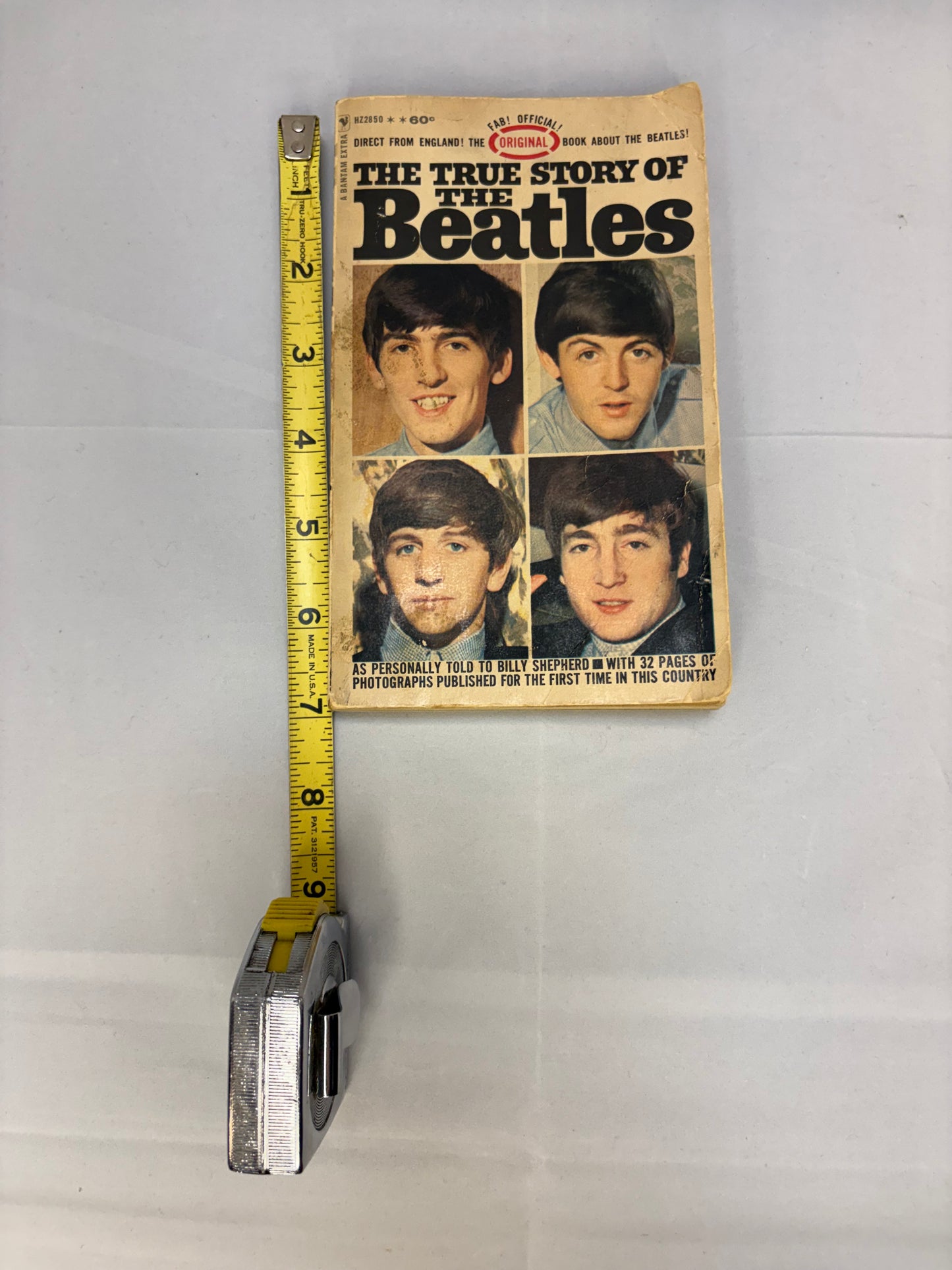 The True Story Of The Beatles paperback Bantan books first edition HZ2850 1964