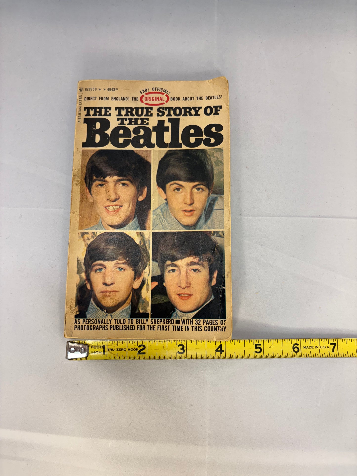 The True Story Of The Beatles paperback Bantan books first edition HZ2850 1964