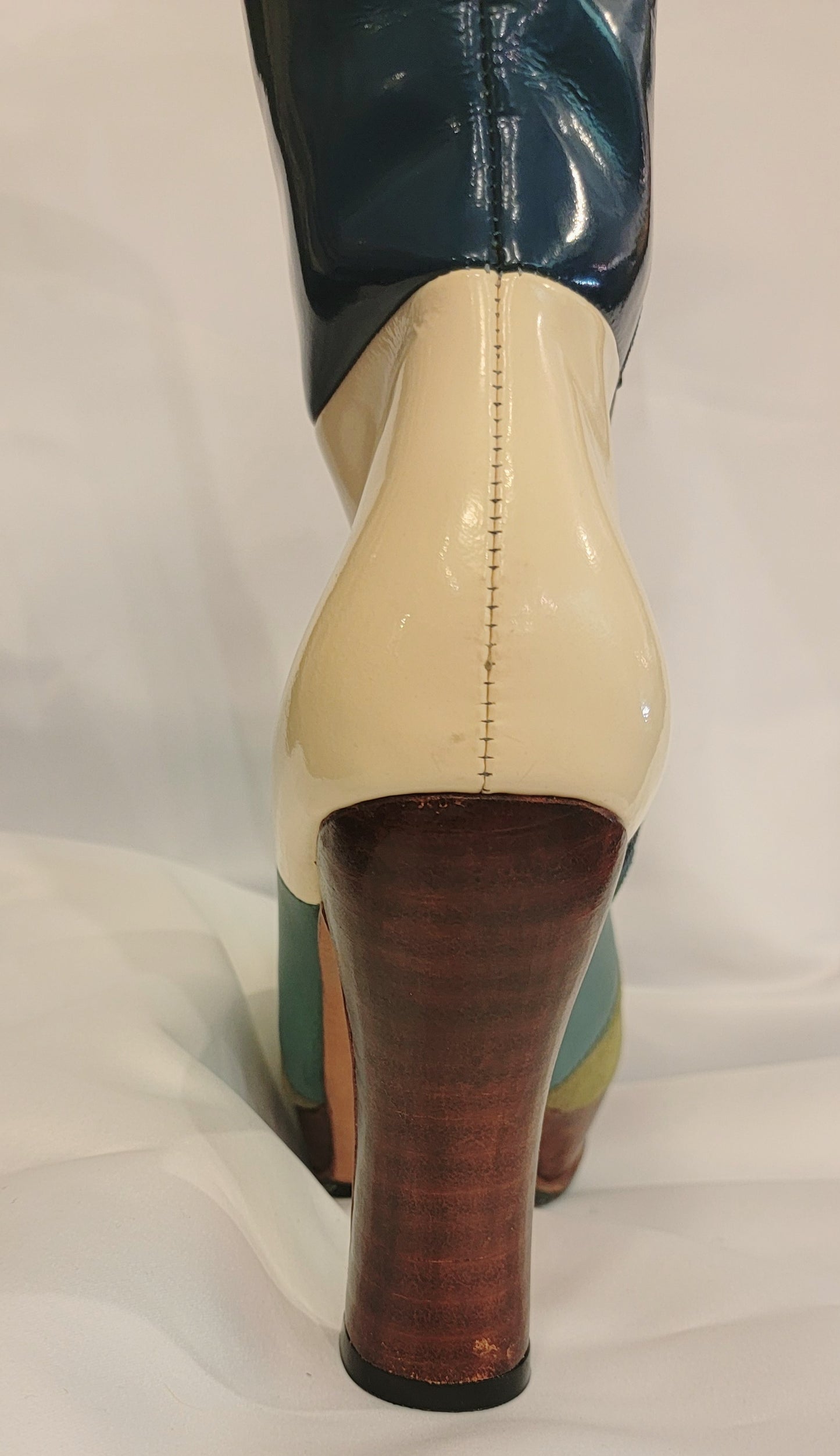 John Fluevog The Ishq Boots With Orgina Box,Dust Bag And Gift With Purchase