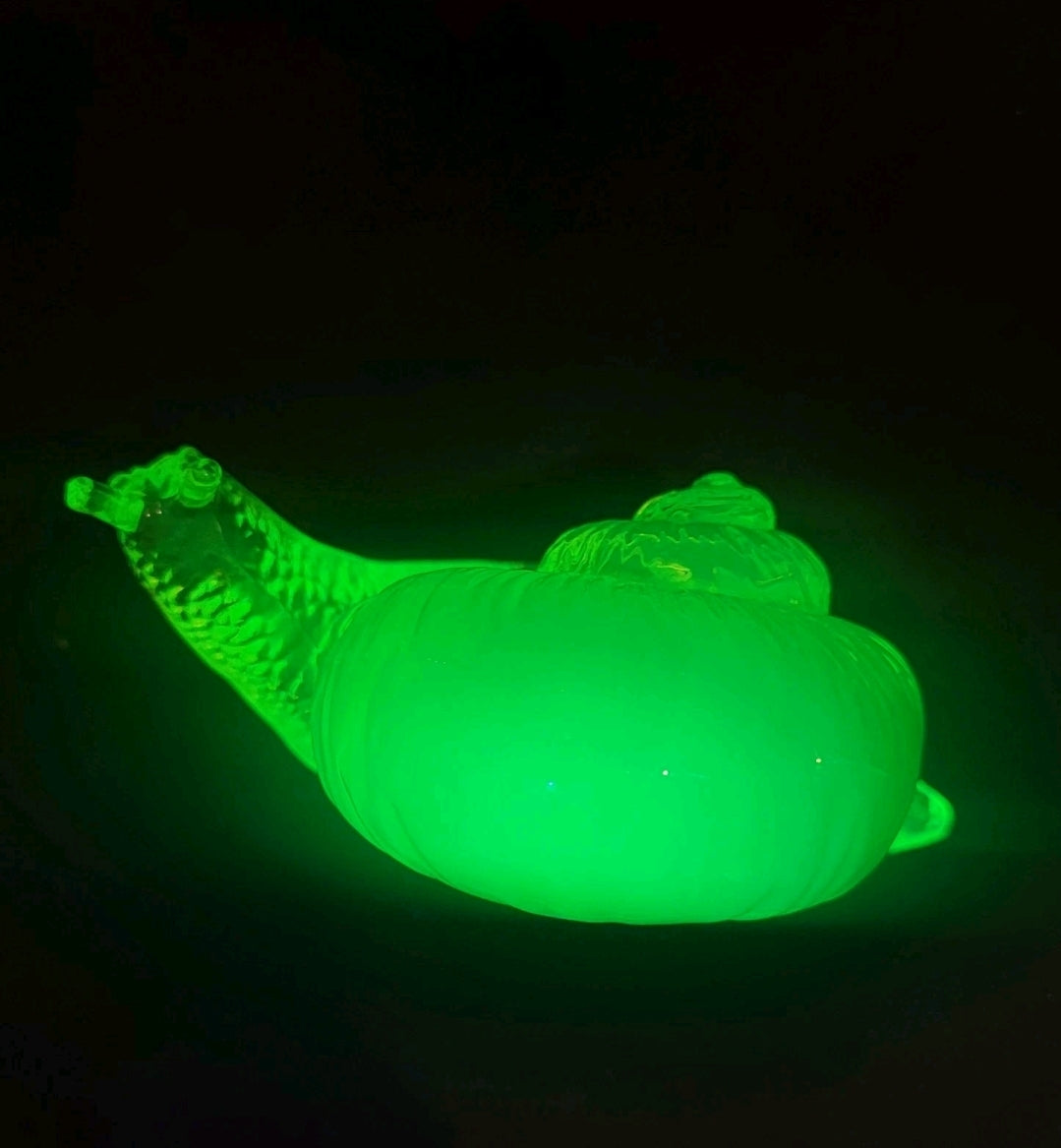 Vintage Glows Fenton Uranium  Vaseline Glass Snail Figurine