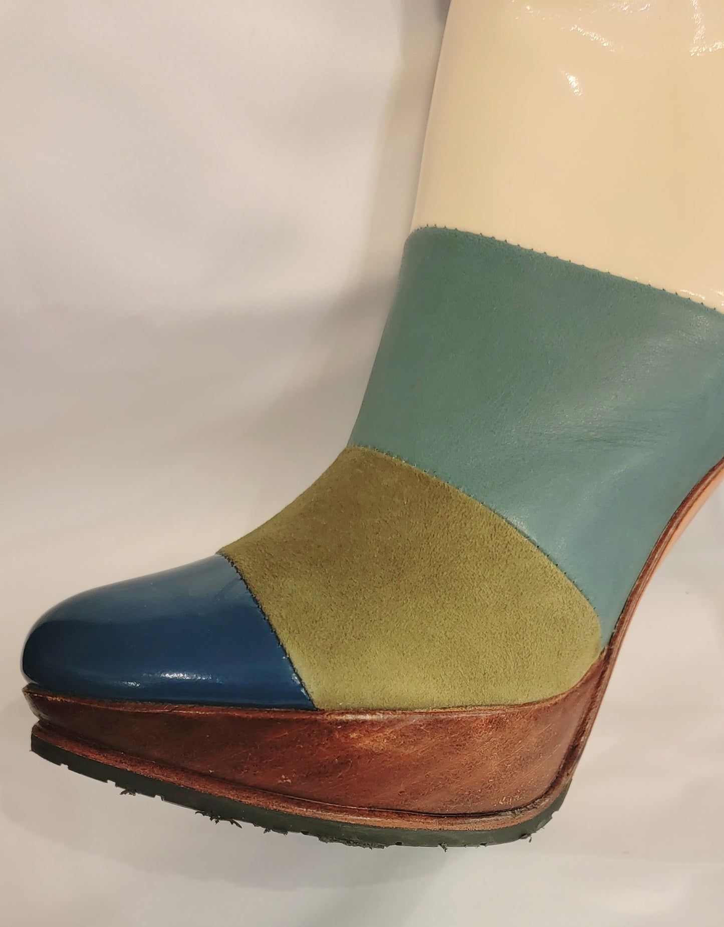 John Fluevog The Ishq Boots With Orgina Box,Dust Bag And Gift With Purchase