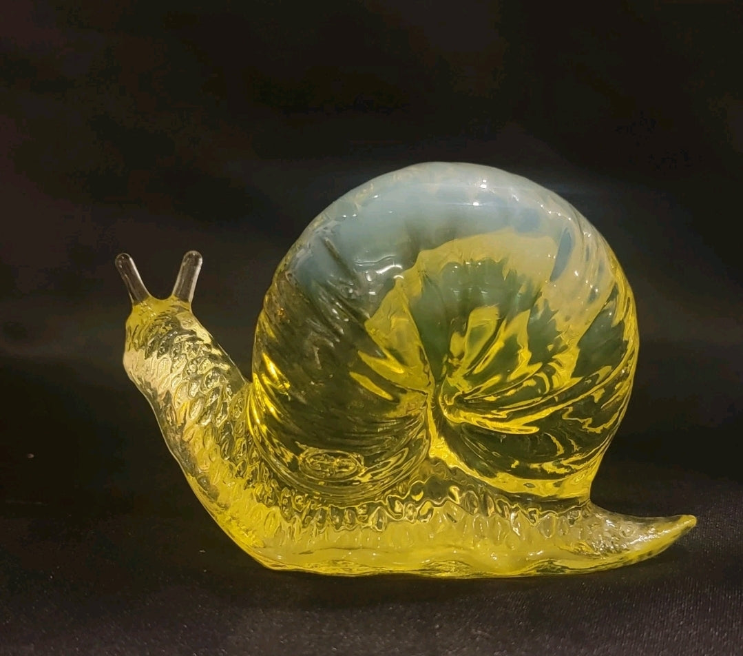 Vintage Glows Fenton Uranium  Vaseline Glass Snail Figurine
