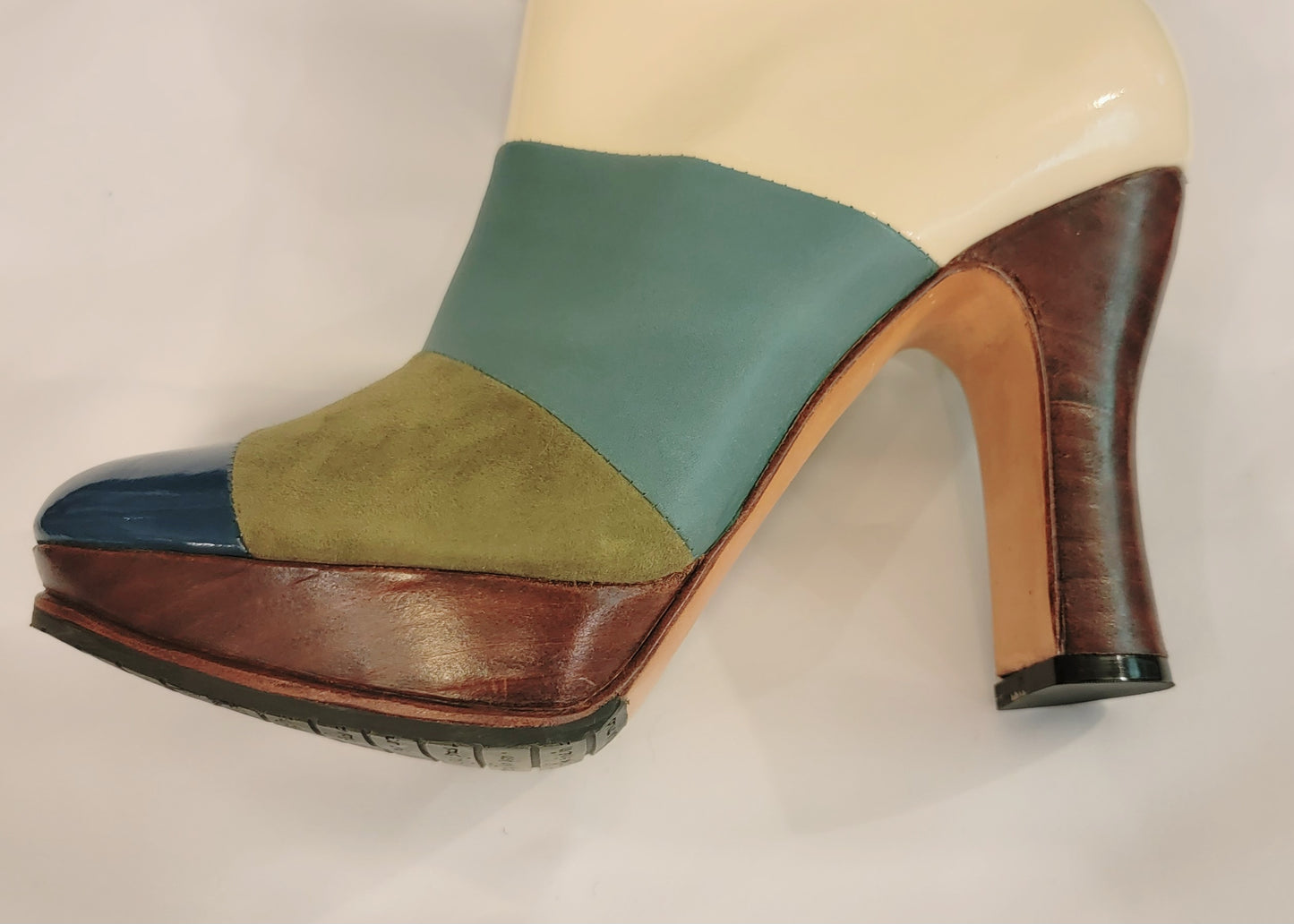 John Fluevog The Ishq Boots With Orgina Box,Dust Bag And Gift With Purchase