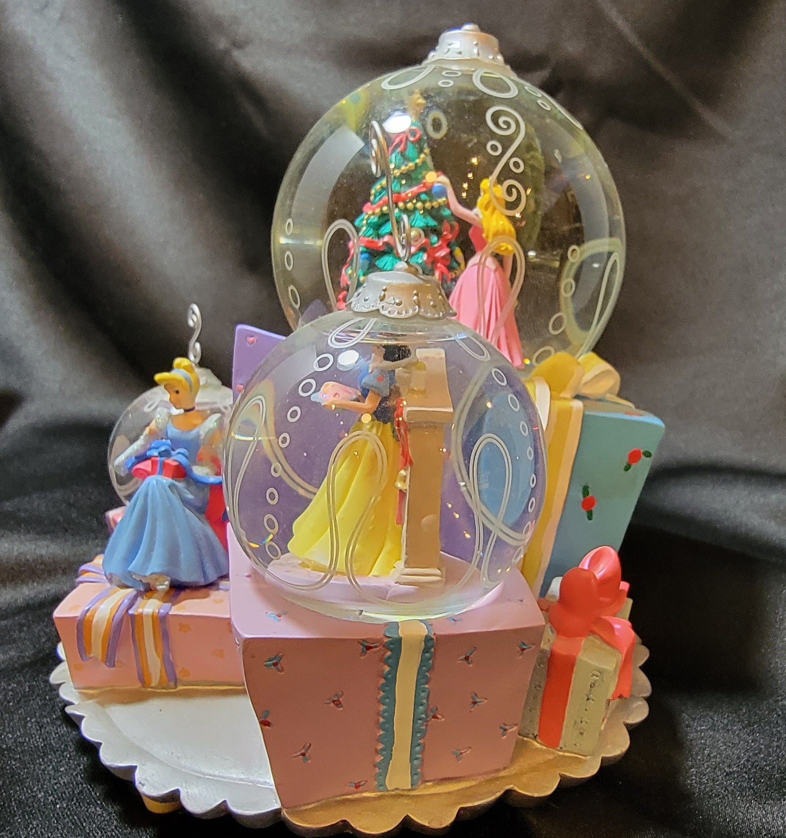 Vintage Enesco Disney Princess's Musical Snowglobe