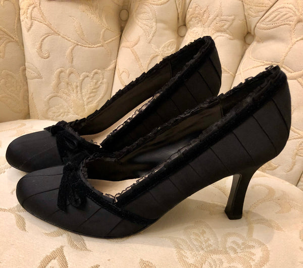 Kenneth Cole Unlisted Black Lace Pumps