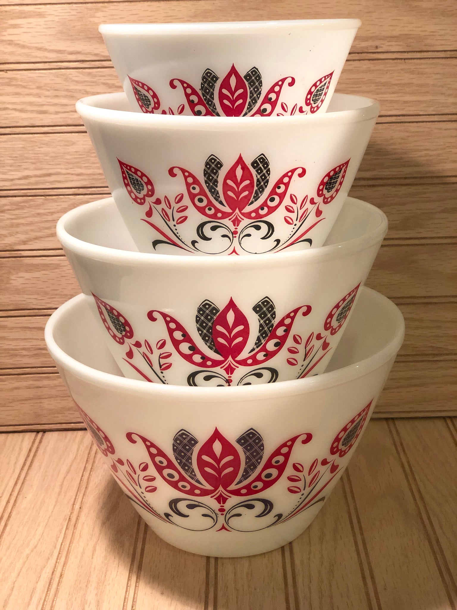 Vintage Fire King Modern Tulip Mixing Bowls Set Of 4